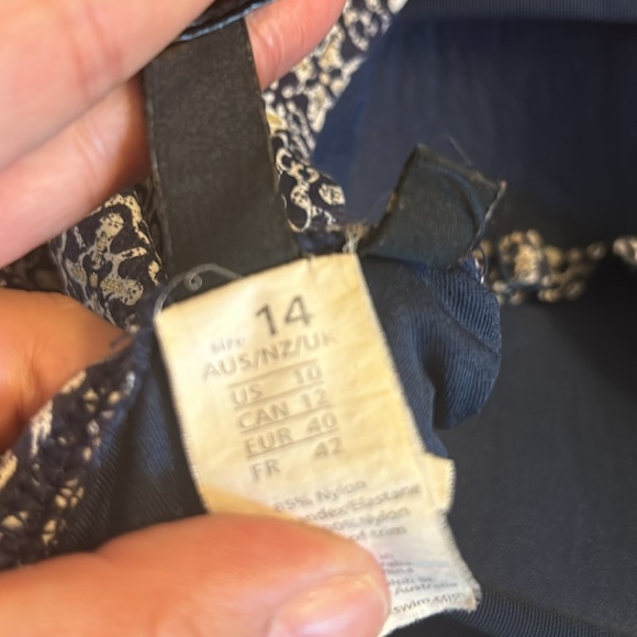 Nip Tuck Swim Size 14 One Piece Bathing Suit Blue and White Flattering - Picture 9 of 9